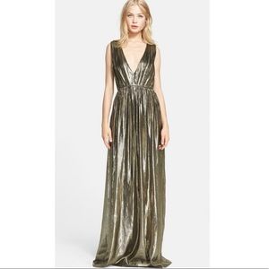 'Issa' Pleated Gold Lamé Gown
ALICE + OLIVIA